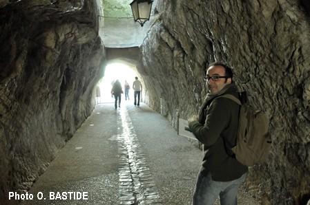 Dans les couloirs du roc qui mènent aux poètes