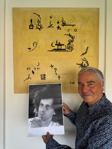 Photo D Sorrente avec une oeuvre et un portrait de Christian.jpg