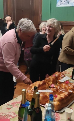 HÉLÈNE COUPE LA PROIOCHE AVEC DOM.jpg